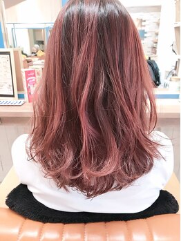 エマヘアデザイン(e.m.a Hair design)の写真/【吉塚駅徒歩3分/駐車場有】 一人一人の髪の状態やトレンドに合わせて、１番似合うカラーをご提案します♪