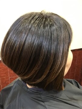 アマラ 立川(amara) 前下がりショートボブ