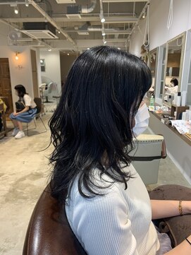 ナルヘアー 越谷(Nalu hair) 黒髪でも軽く見えるレイヤーカット/ミディアムレイヤー/ウルフ