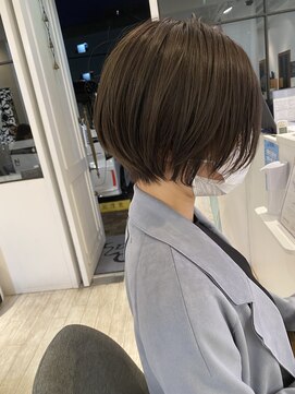 マシェリ バイ ハセ(ma cherie by HASE) 丸みショートボブ グレージュ