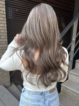 ヨロ 小岩(YOLO) ハイライトカラーミルクティーベージュケアブリーチダブルカラー