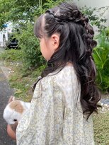 ナカオコアフュール(NAKAO COIFFURE)&nbsp;キッズ　ヘアアレンジ　編み込みハーフアップ　ゆる巻き