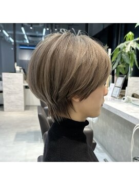 ネイロ 北千住(NeiRo) 小顔ショートボブハイライトカラー大人ショートカット白髪ぼかし