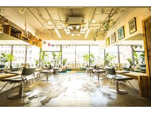 大きな窓から優しい光が差し込む隠れ家サロン☆CIRCLE☆　口コミ高評価店の秘密！！