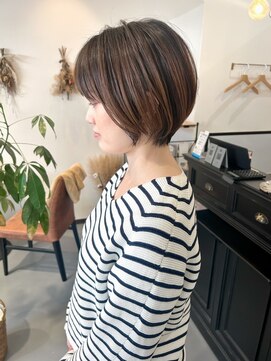 ヴィータ(vita) 顔回りを残した丸みショート