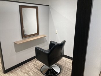 リーブル(Libre)の写真/月に数百人"メンズ"だけを担当しているプロの技術。少人数半個室の空間にて"メンズの理想"に寄り添います。