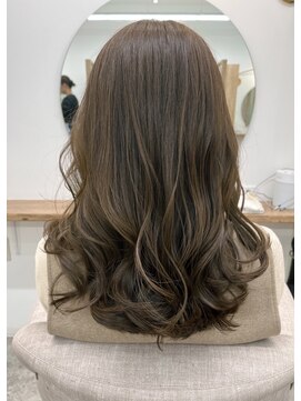 シアエミュー 新越谷店(SHEER emu) くすみすぎない 秋色オリーブベージュ