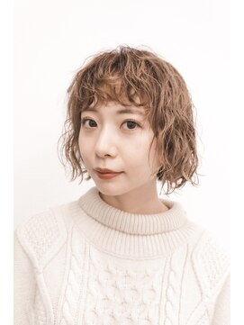 シカ(sica) くるくるっとボブにもパーマをかけて柔らかく。