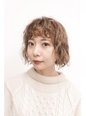 くるくるっとボブにもパーマをかけて柔らかく。