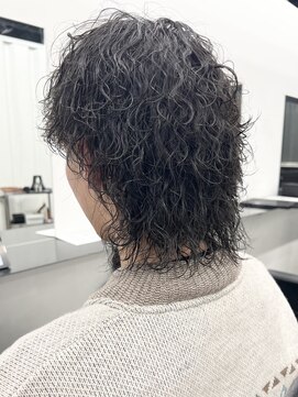 ココ 本八幡(KOKO) 波巻きツイストスパイラルフェザーパーマ刈り上げセンターパート