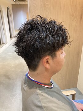 ソウスシア(SOURCE cia) メンズショートツイストスパイラルパーマ【佐藤和弥】