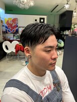 フリーダム ヘアー ザ ムー(Freedom Hair THE MOO)&nbsp;センターパート×フェードカット