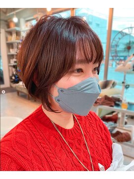 アトリエ エス atelier es HAIRDESIGN 顔周りレイヤー/ふんわりショート/フェミニン/上品ショート/小顔