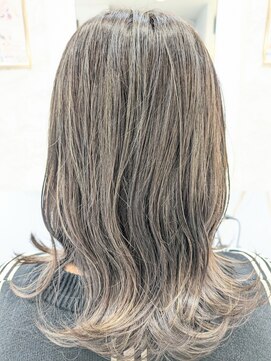 ヘアーデザインムーヴ(Hair design MOVE) 白髪ぼかしハイライト　明るい白髪染め　40代　50代