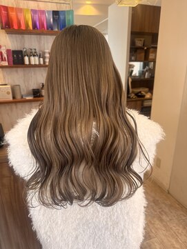 サリュー バイ イザ(Salut by IZA) ベージュカラーに合わせカットロング