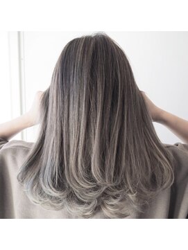 エフィル(efil.) 外国人シルバーグレージュ