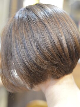 ティーラック(T:Luck) グラデーションボブでクールショート[下北沢/髪質改善]