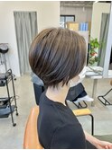 ショートボブ白髪ぼかしハイライト