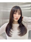 ミディアムストレートおしゃれ女子ウルフヘアニュアンスカラー