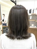 お客様ヘア 外ハネミディアム オリーブベージュ シアーカラー