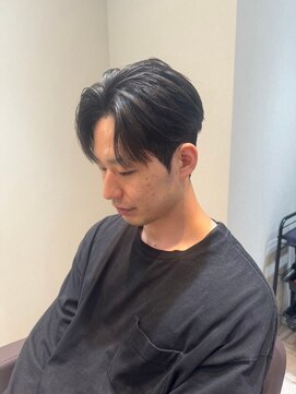 ステージ(STAGE) ダウンパーマ　カルマパーマ　センターパート　韓国メンズヘア