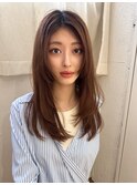 重さを残した顔まわりのレイヤーカット