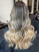 メリー オオサカ(Merly Osaka)&nbsp;心斎橋/バレイヤージュ/レイヤーカット/海外レイヤー