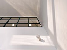 グラフ ヘアーズ ラボ graf hair's labの雰囲気(吹き抜けの開放感ある店内です。)