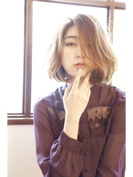 ルーシー(Lucy) クールな前下がりボブ