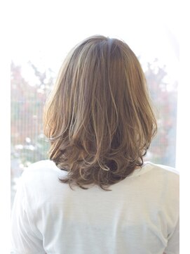 ヘアアンドメイク ムーア(Muuua) 柔らかベージュとハイライト