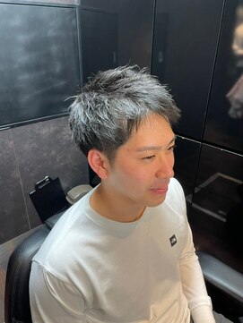 ミリオンバックス 上野(Million Bucks) フェードカット/かき上げ/サイドパート<理容室>[メンズ/上野]