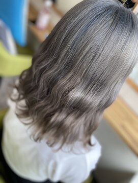 ラビス クローバー(Lovis clover) ミルクティーグレージュ　こなれミディ　ネビージュ