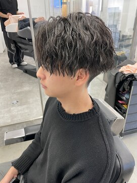 ロンド ローガン 名駅(Lond LOGAN) メンズ　縦落ちパーマ　ツイストスパイラル　センターパート