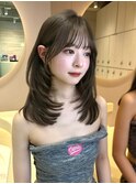 ミディアムレイヤー　顔まわりカット　韓国ヘアオリーブベージュ
