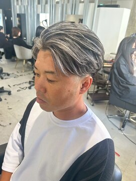 メンズサロン キング 心斎橋店(Men’s salon K!ng) ホワイトメッシュ/ツイスト/ツイスパ/パーマ/メンズ/眉毛/心斎橋