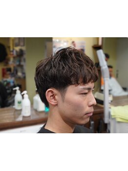 Apacheでしか表現できないBarberスタイルを。メンズパーマやフェードなど、人気デザインも幅広くご対応。