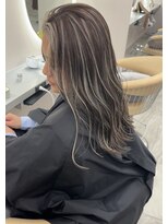 サロウィン 那覇店(SALOWIN)&nbsp;海外レイヤー×ナチュラルハイライトカラー