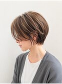 新城明るい白髪染め白髪ぼかしハイライト 大人ショートボブ