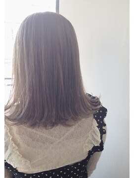 アンティエバイプレッティ(Amitie by pretty) 柔らかベージュ×外ハネボブ