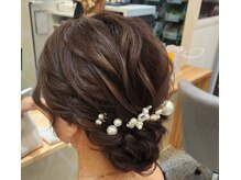 ファースト(FIRST)の雰囲気（結婚式参列の方は雨に地下を通れるので崩れません。）