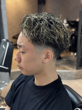 ヴィ 大宮(Vii) フェード/メンズ/大宮/ツイストスパイラル/波巻きパーマ