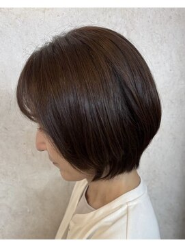ビスクヘアデザイン(bisq hair design) ショートボブ 髪質改善カラー 顔まわり 顔周り