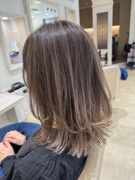 エイミーバイアフロートザガーデン 浦和店(amie by afloat the garden) ボブレイヤー+ハイライトでふわっと動く簡単スタイリング