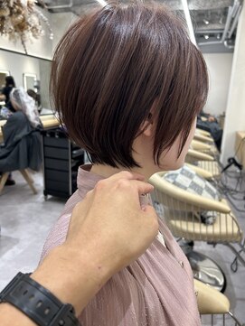 ロンドプロフィール 浦和(Lond profil) 大人可愛い20代30代40代黒髪前下がりショートボブ丸みショート◎