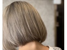 ブリーチを使ったハイトーンカラーも大人っぽく品よく仕上げます