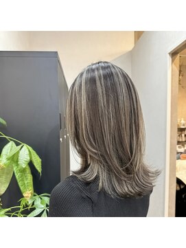 スターク(stark) ハイライト／レイヤーカット／姫路