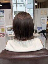 ハナビ(hanabi)&nbsp;30代/髪質改善白髪染め/ハイライト /耳掛け/フリップスタイル