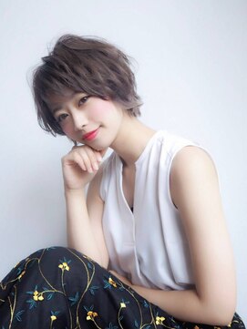 シー.(SHE.) ラフショート×ワンブリーチonベージュ