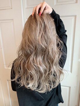 ヘアーワークス ヘルム 渋谷店(HAIR WORKS HELM) [HELM渋谷]外国人風バレイヤージュ×サーフウェーブ　美髪