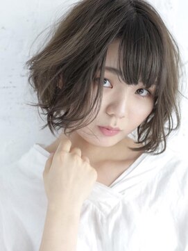 コム(com by neolive) 切りっぱなしカールボブ